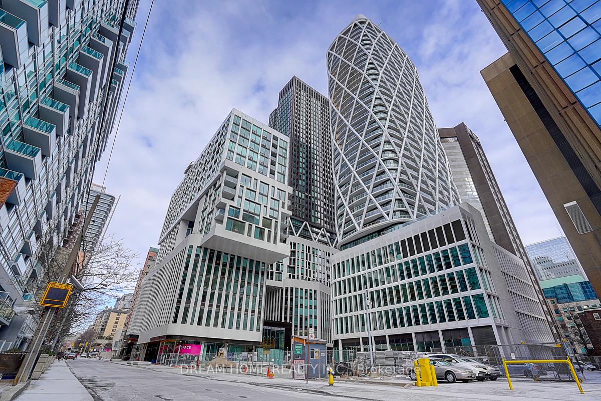 Photo 3 of Unit 3901, 238 Simcoe Street, Toronto, Kensington-Chinatown — HOMEH
