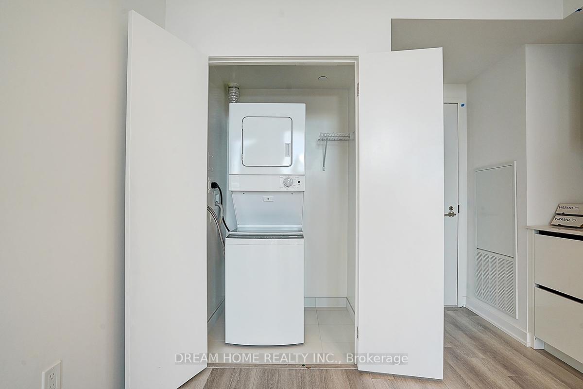 Photo 4 of Unit 3901, 238 Simcoe Street, Toronto, Kensington-Chinatown — HOMEH