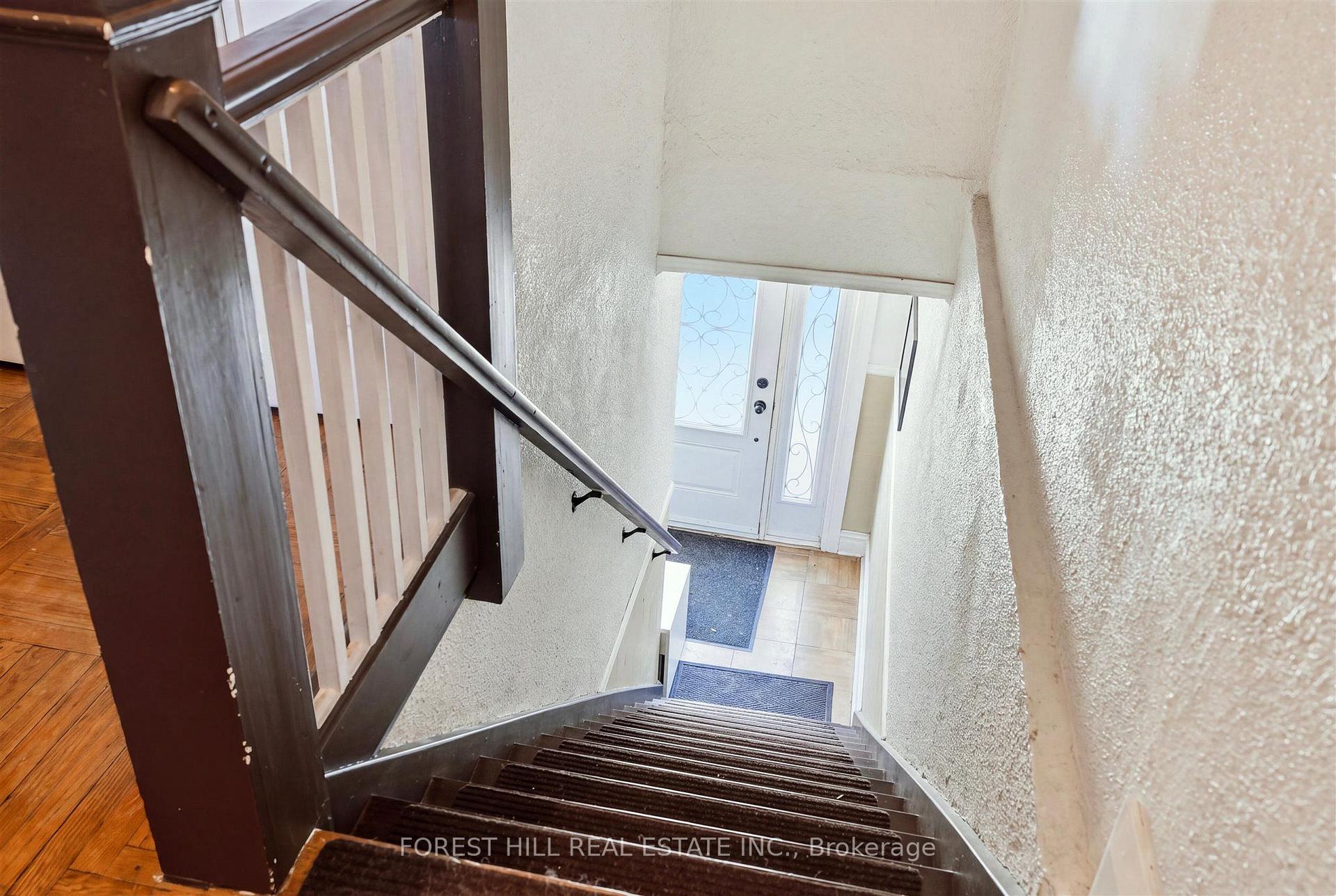 Photo 6 of Unit Unit A, 1070 Avenue Road, Toronto, Lawrence Park South — HOMEH