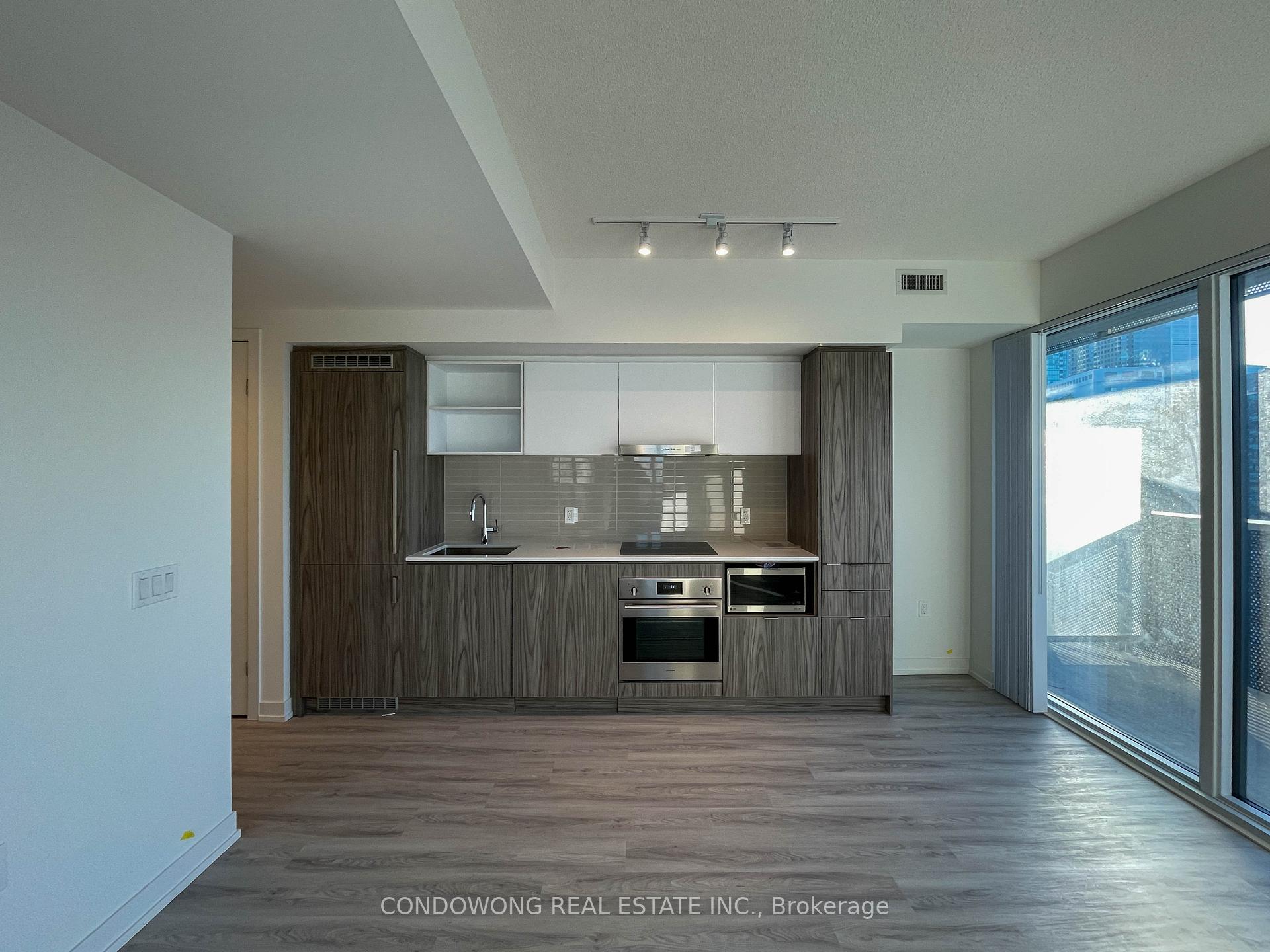 Photo 3 of Unit 2105, 55 Cooper Street, Toronto, Waterfront Communities — HOMEH