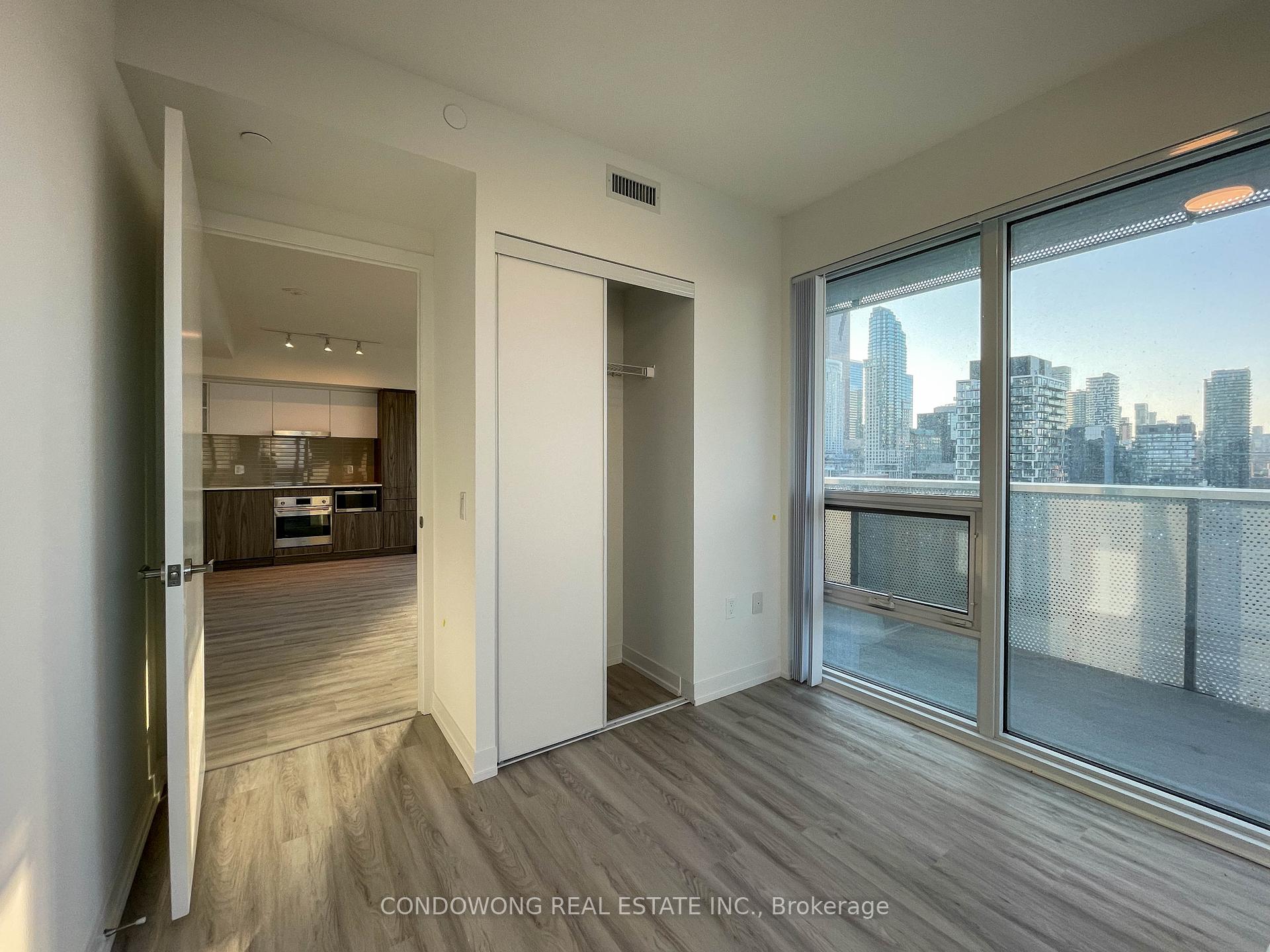 Photo 8 of Unit 2105, 55 Cooper Street, Toronto, Waterfront Communities — HOMEH