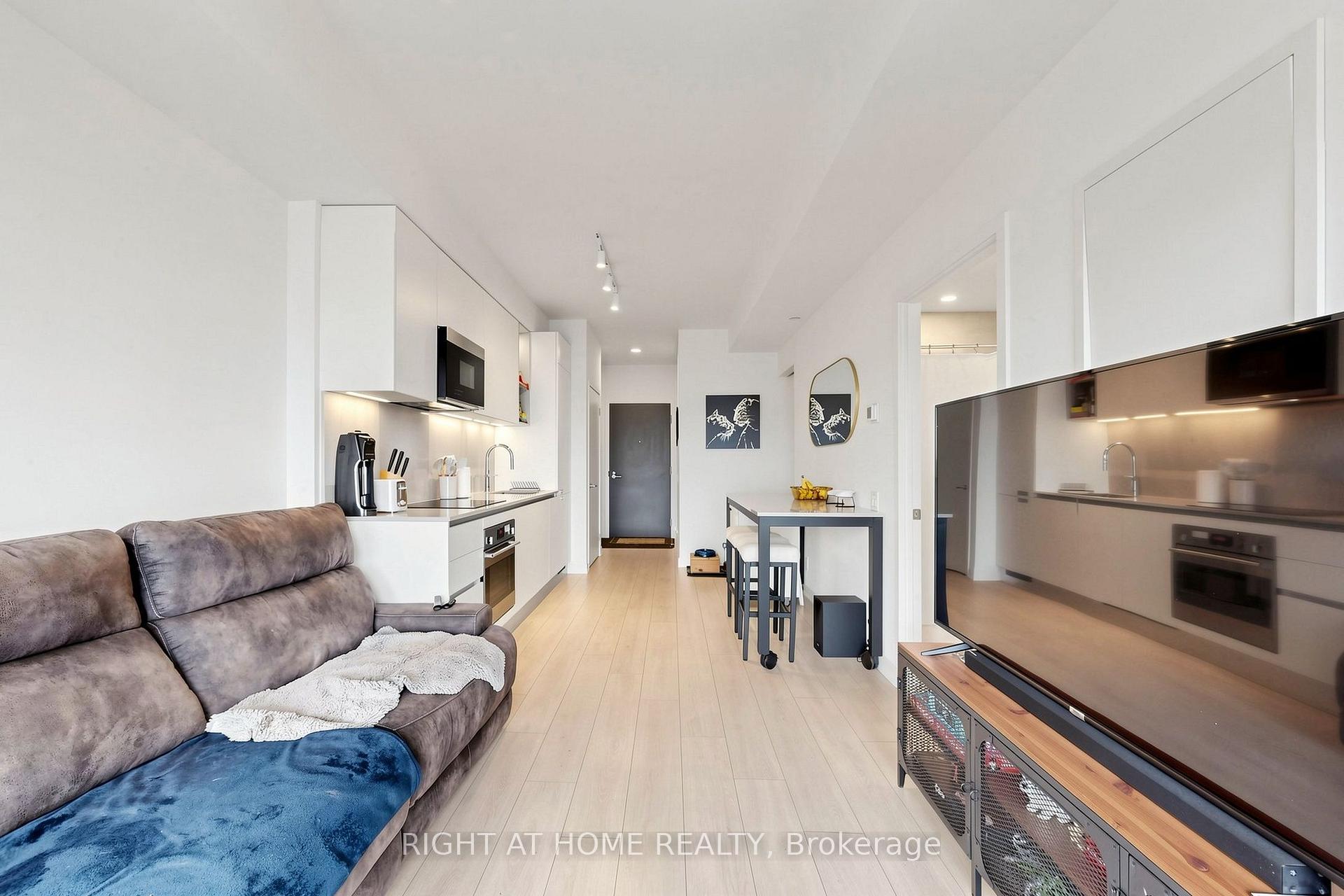 Photo 15 of Unit 1809, 39 Mary Street, Barrie, City Centre — HOMEH