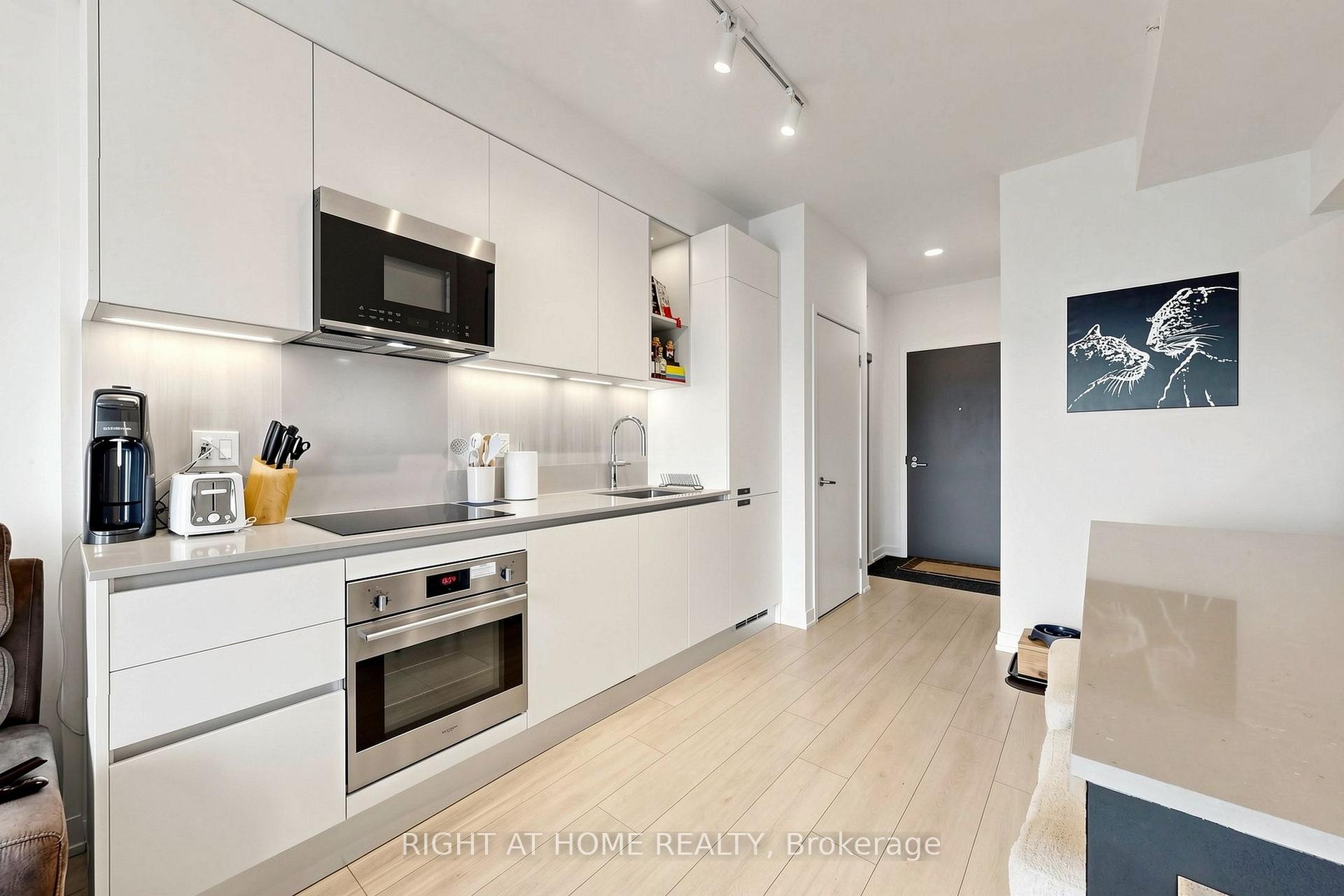 Photo 16 of Unit 1809, 39 Mary Street, Barrie, City Centre — HOMEH