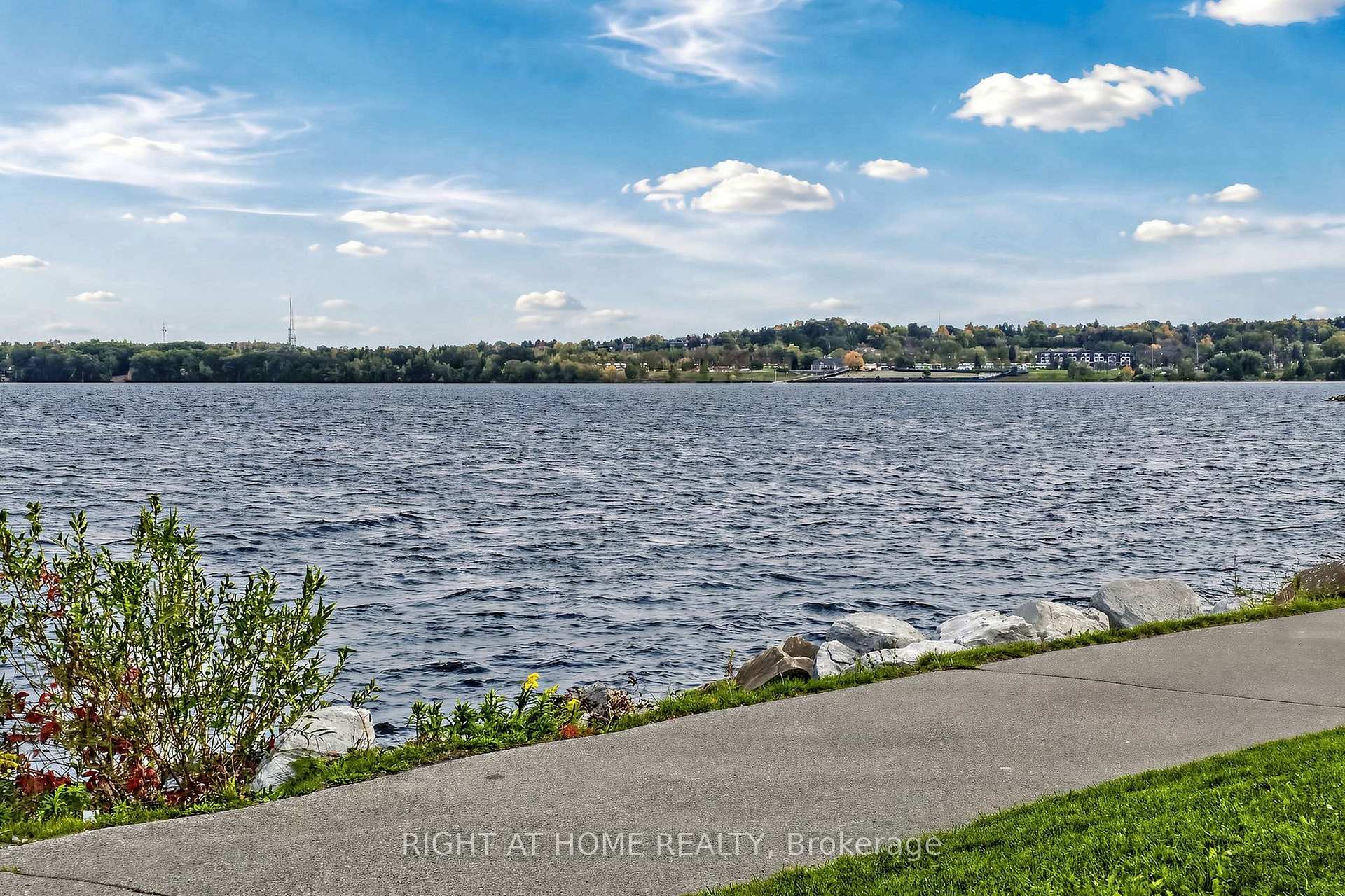 Photo 49 of Unit 1809, 39 Mary Street, Barrie, City Centre — HOMEH