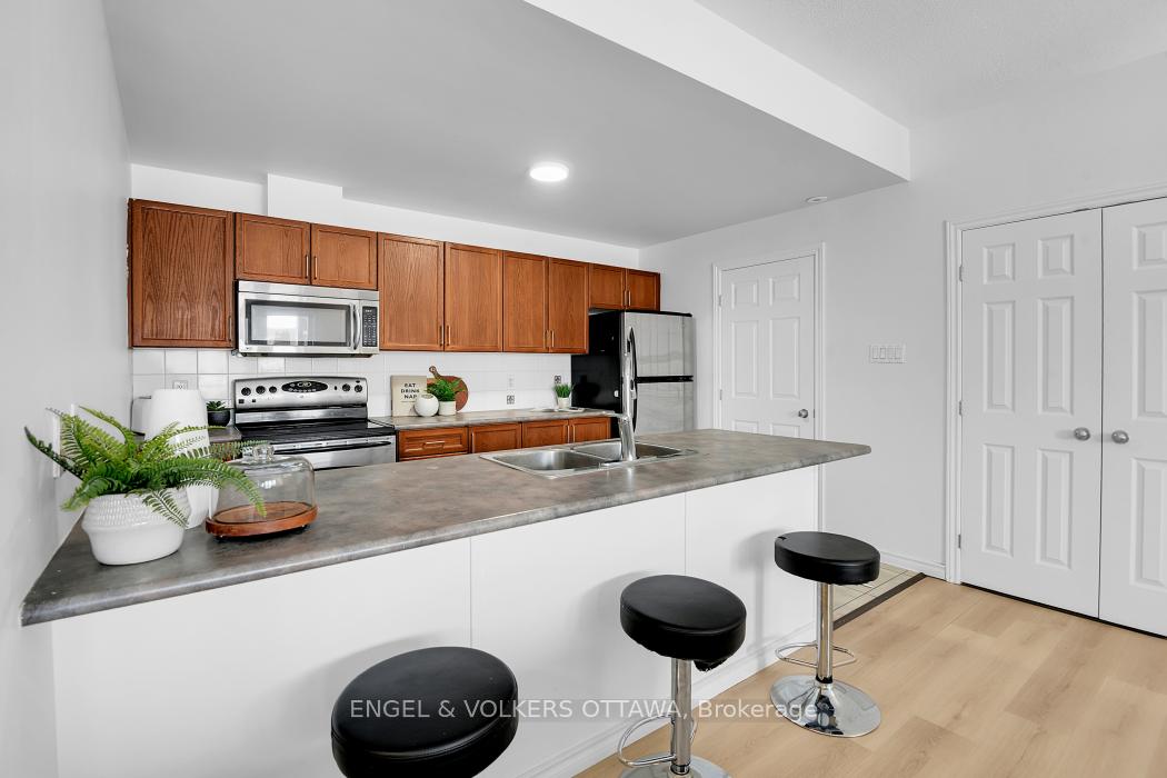 Photo 3 of Unit 5, 165 Waterbridge Drive, Ottawa, Barrhaven East — HOMEH