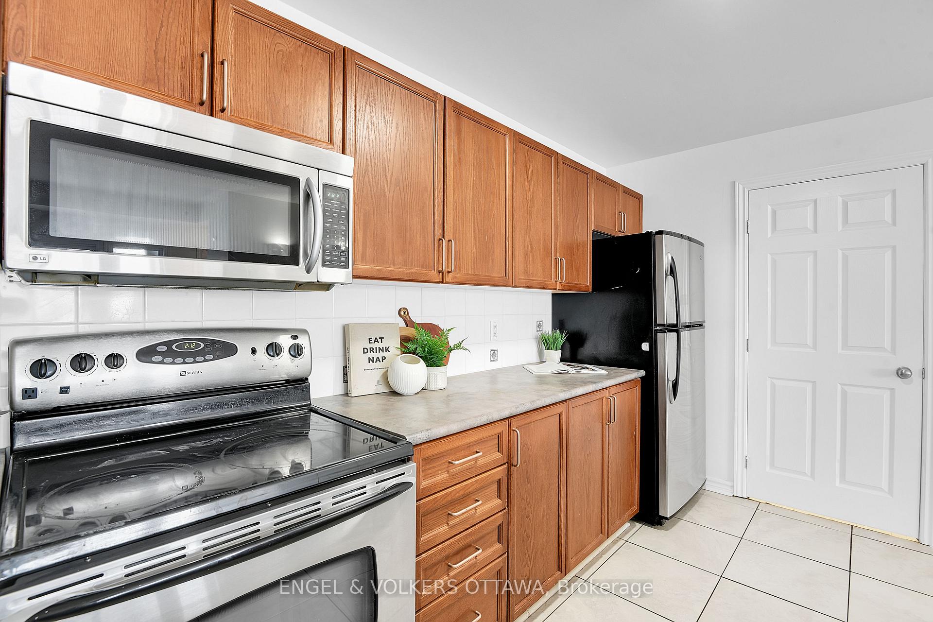 Photo 4 of Unit 5, 165 Waterbridge Drive, Ottawa, Barrhaven East — HOMEH