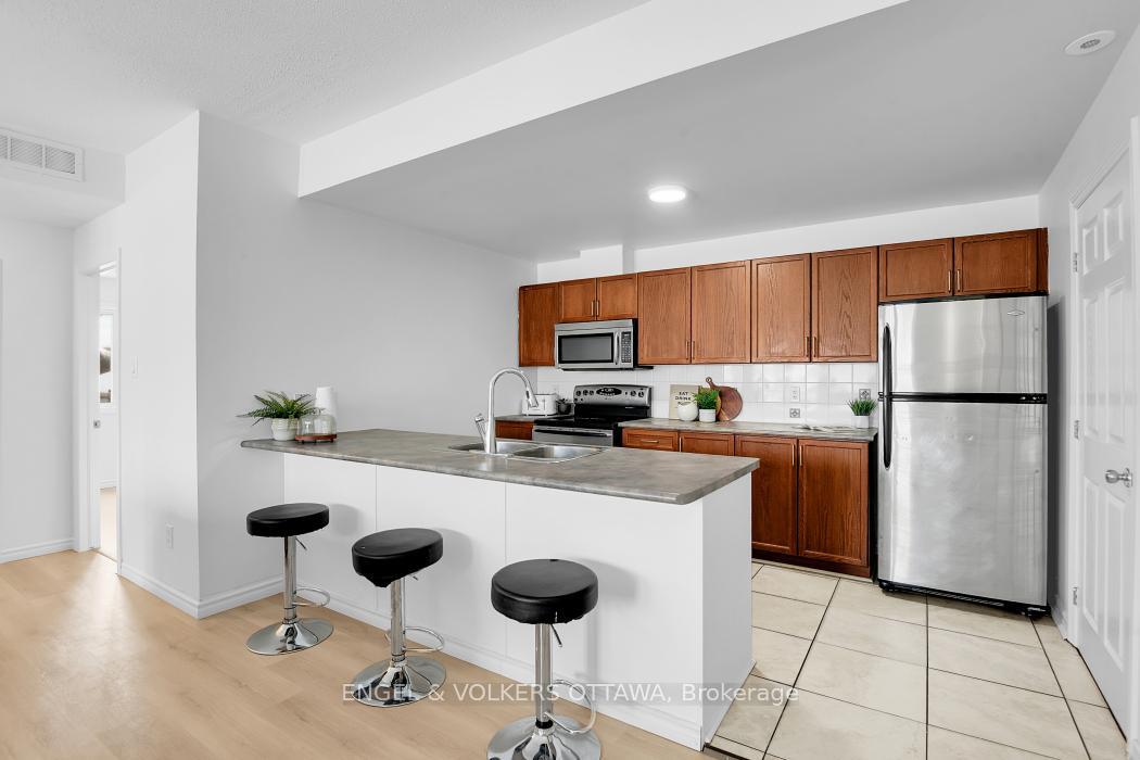 Photo 5 of Unit 5, 165 Waterbridge Drive, Ottawa, Barrhaven East — HOMEH