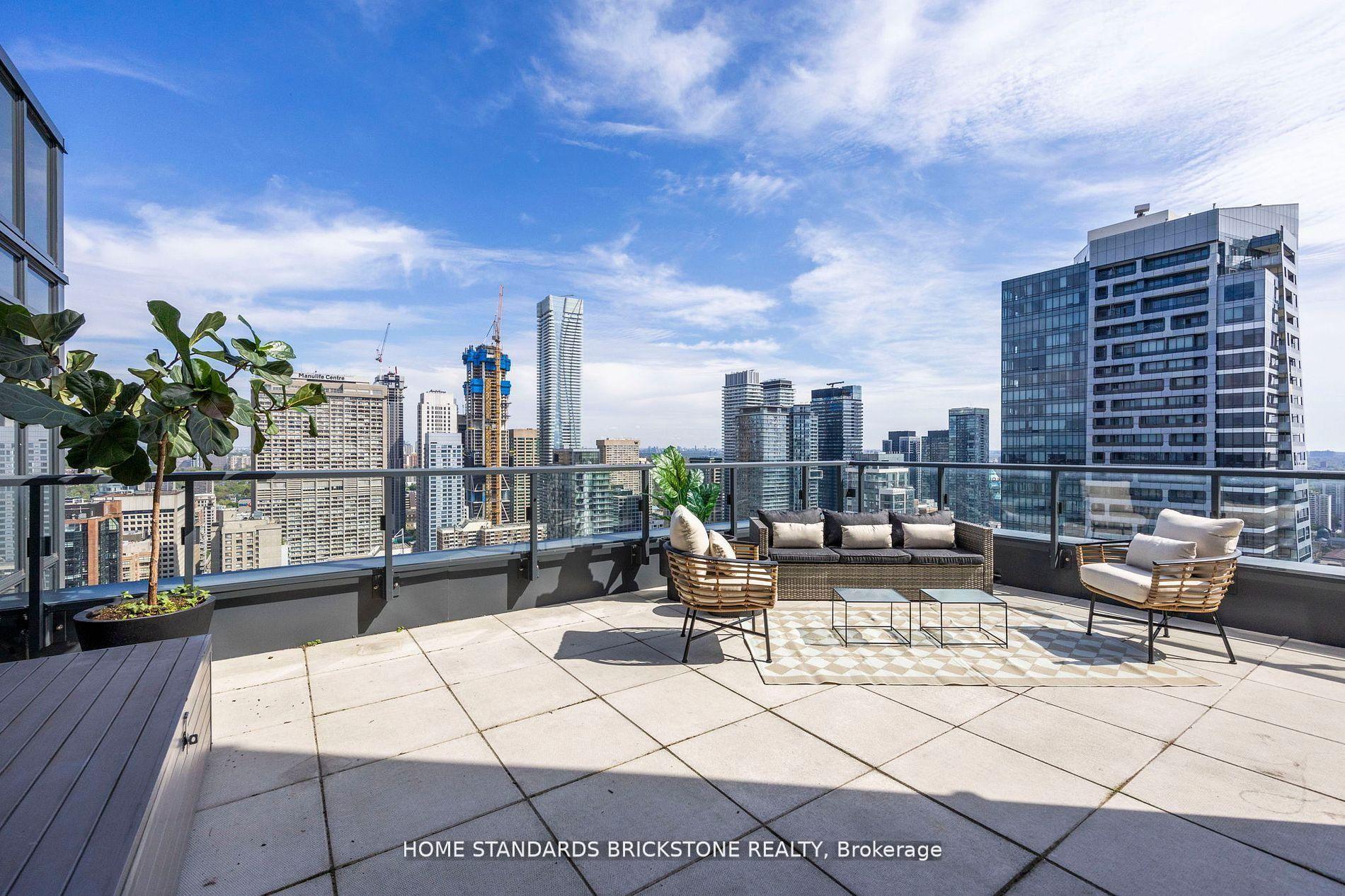 Photo 3 of Unit 3907, 955 Bay Street, Toronto, Bay Street Corridor — HOMEH