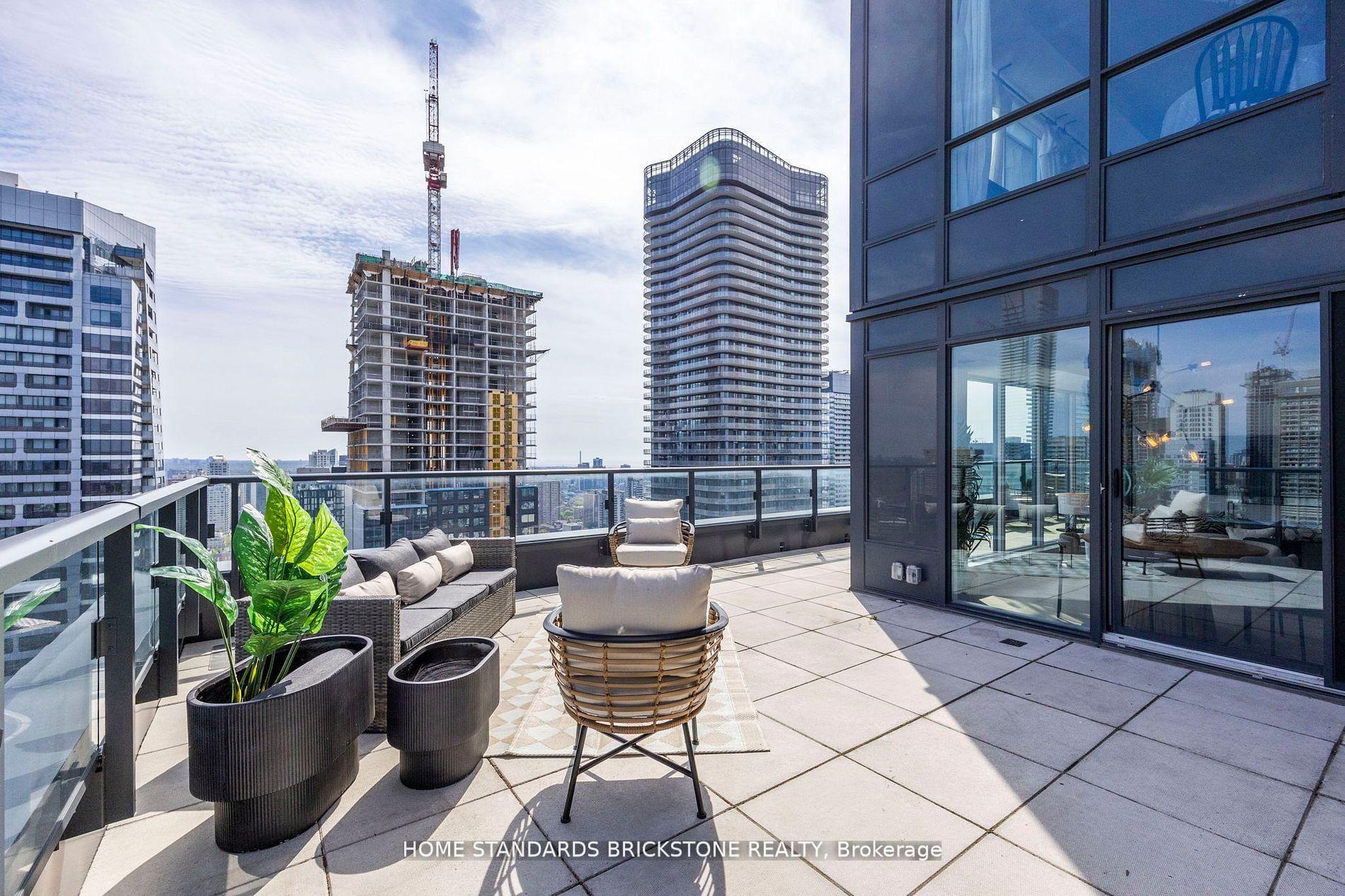 Photo 5 of Unit 3907, 955 Bay Street, Toronto, Bay Street Corridor — HOMEH