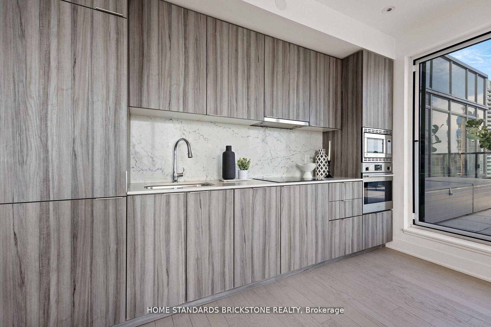 Photo 7 of Unit 3907, 955 Bay Street, Toronto, Bay Street Corridor — HOMEH