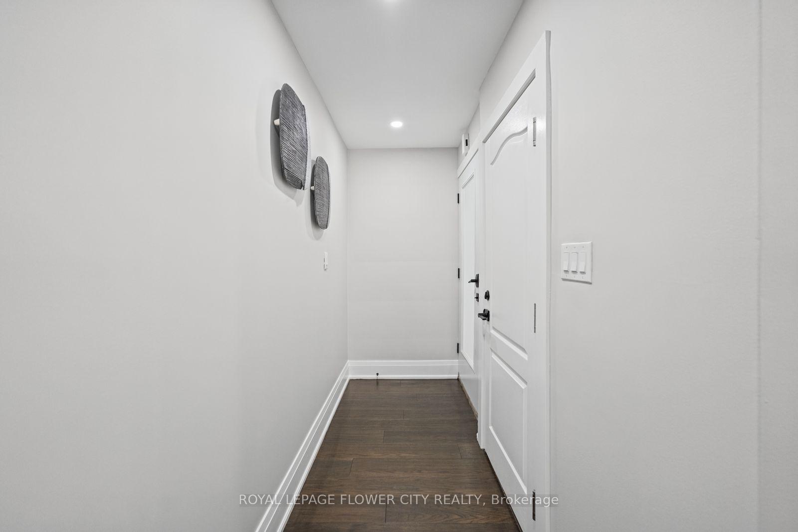 Photo 4 of 1812 Christopher Road, Mississauga, Clarkson — HOMEH