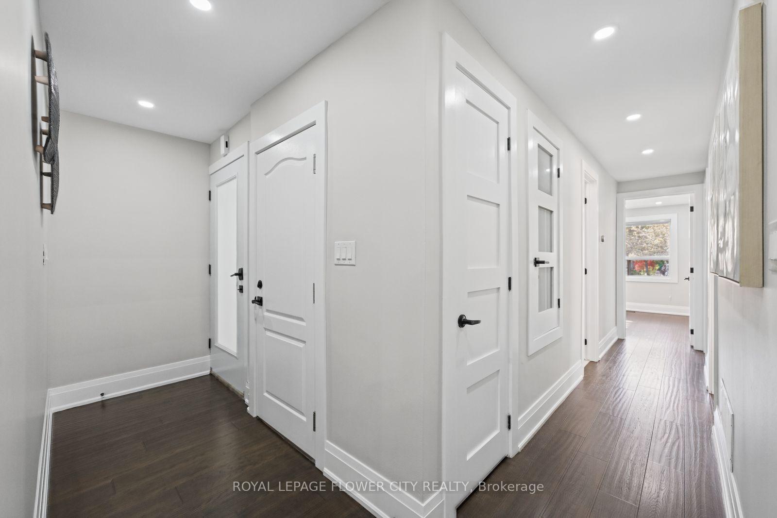 Photo 5 of 1812 Christopher Road, Mississauga, Clarkson — HOMEH