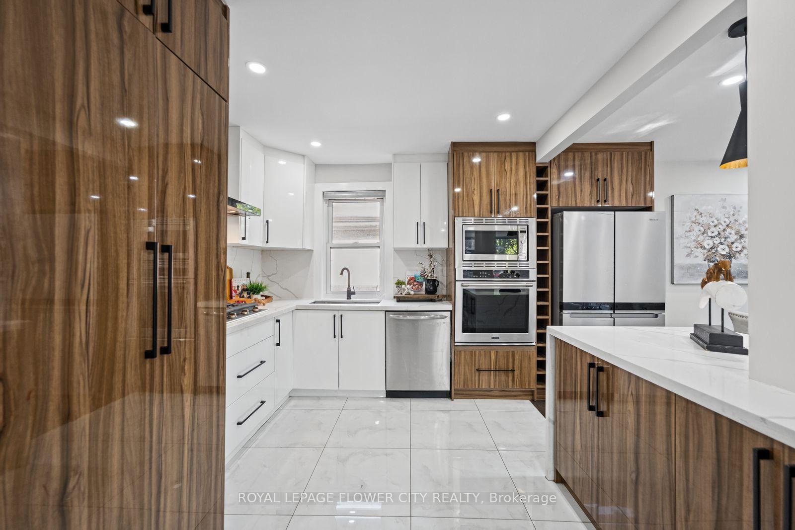 Photo 6 of 1812 Christopher Road, Mississauga, Clarkson — HOMEH
