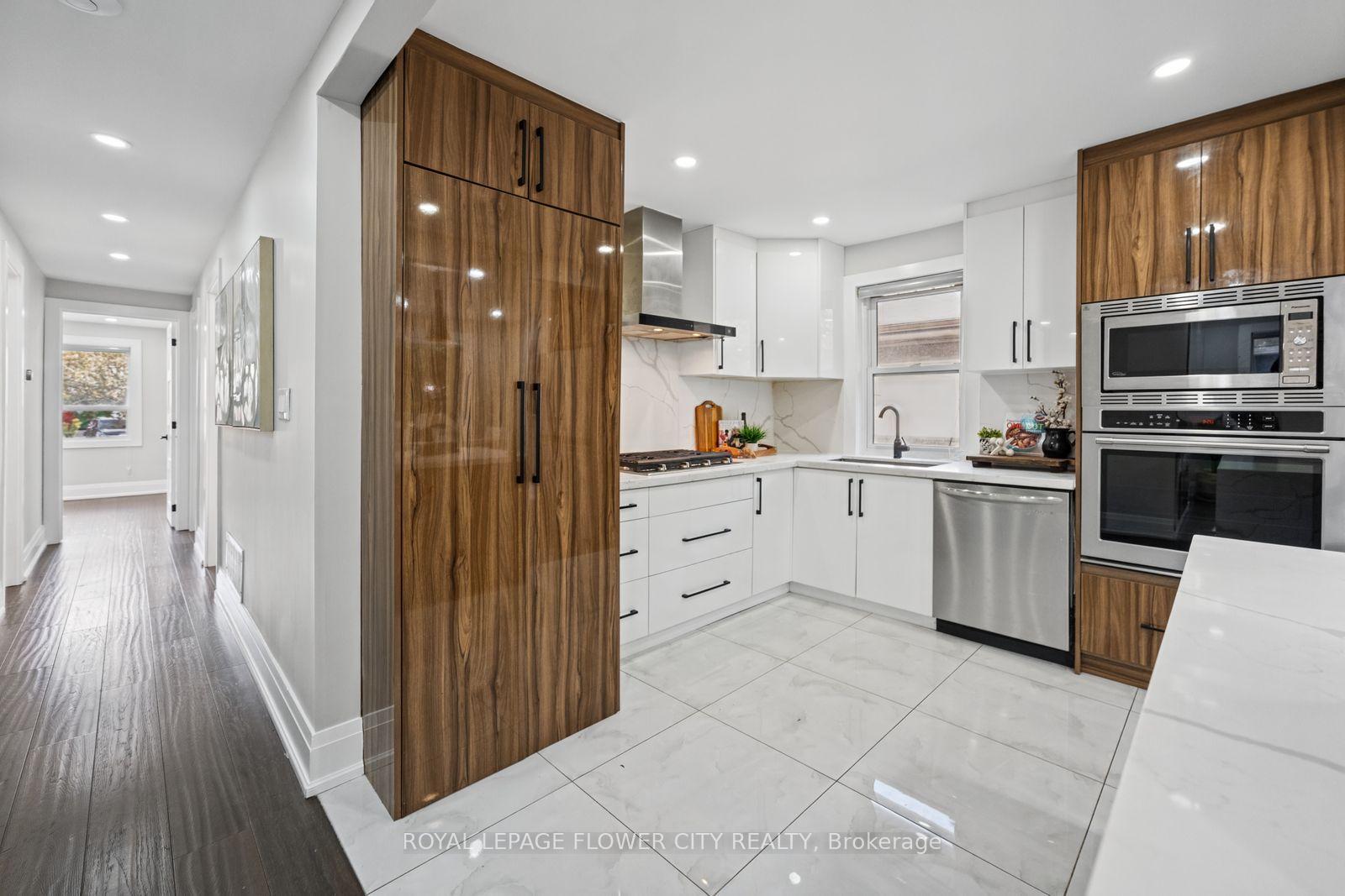 Photo 7 of 1812 Christopher Road, Mississauga, Clarkson — HOMEH