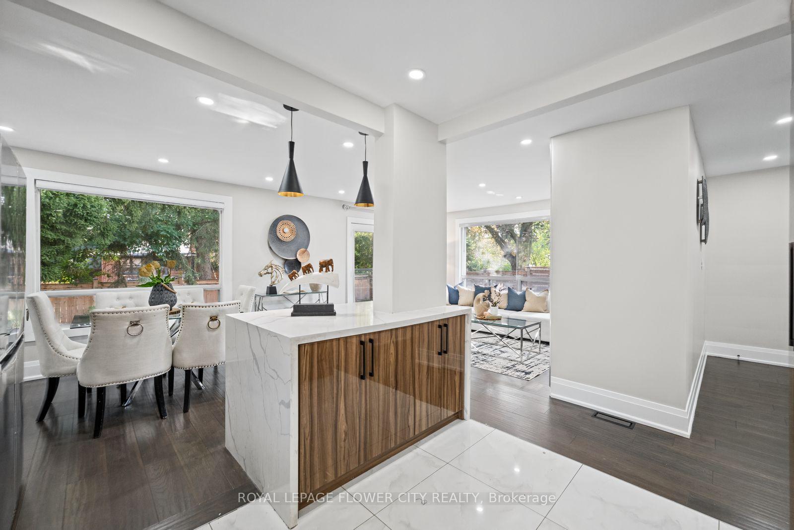 Photo 8 of 1812 Christopher Road, Mississauga, Clarkson — HOMEH