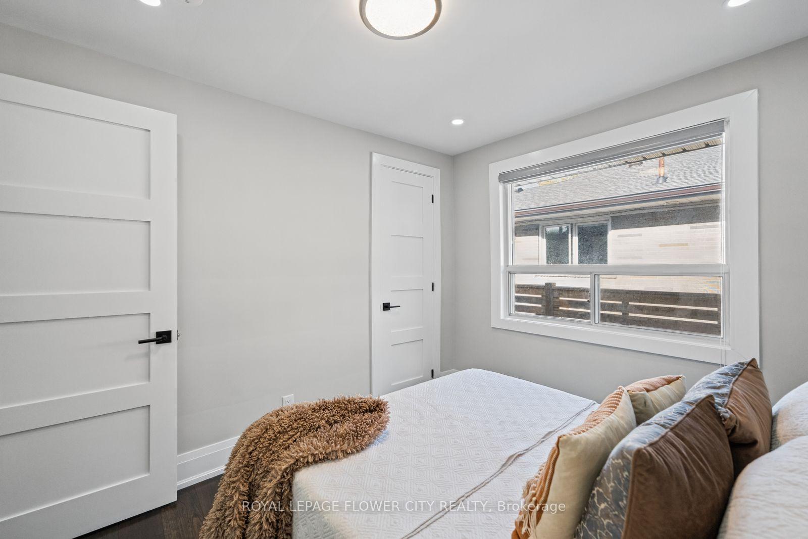 Photo 16 of 1812 Christopher Road, Mississauga, Clarkson — HOMEH