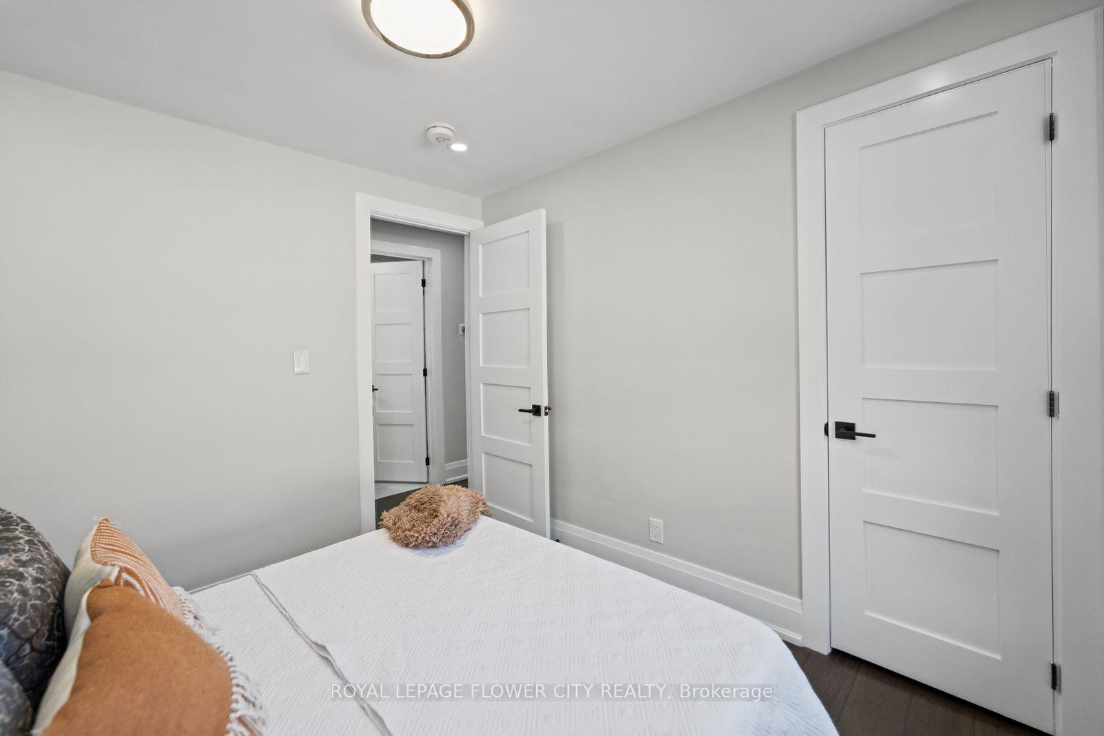 Photo 17 of 1812 Christopher Road, Mississauga, Clarkson — HOMEH