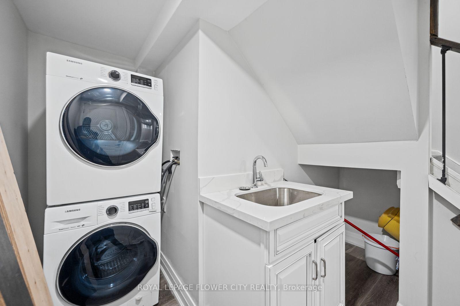 Photo 27 of 1812 Christopher Road, Mississauga, Clarkson — HOMEH