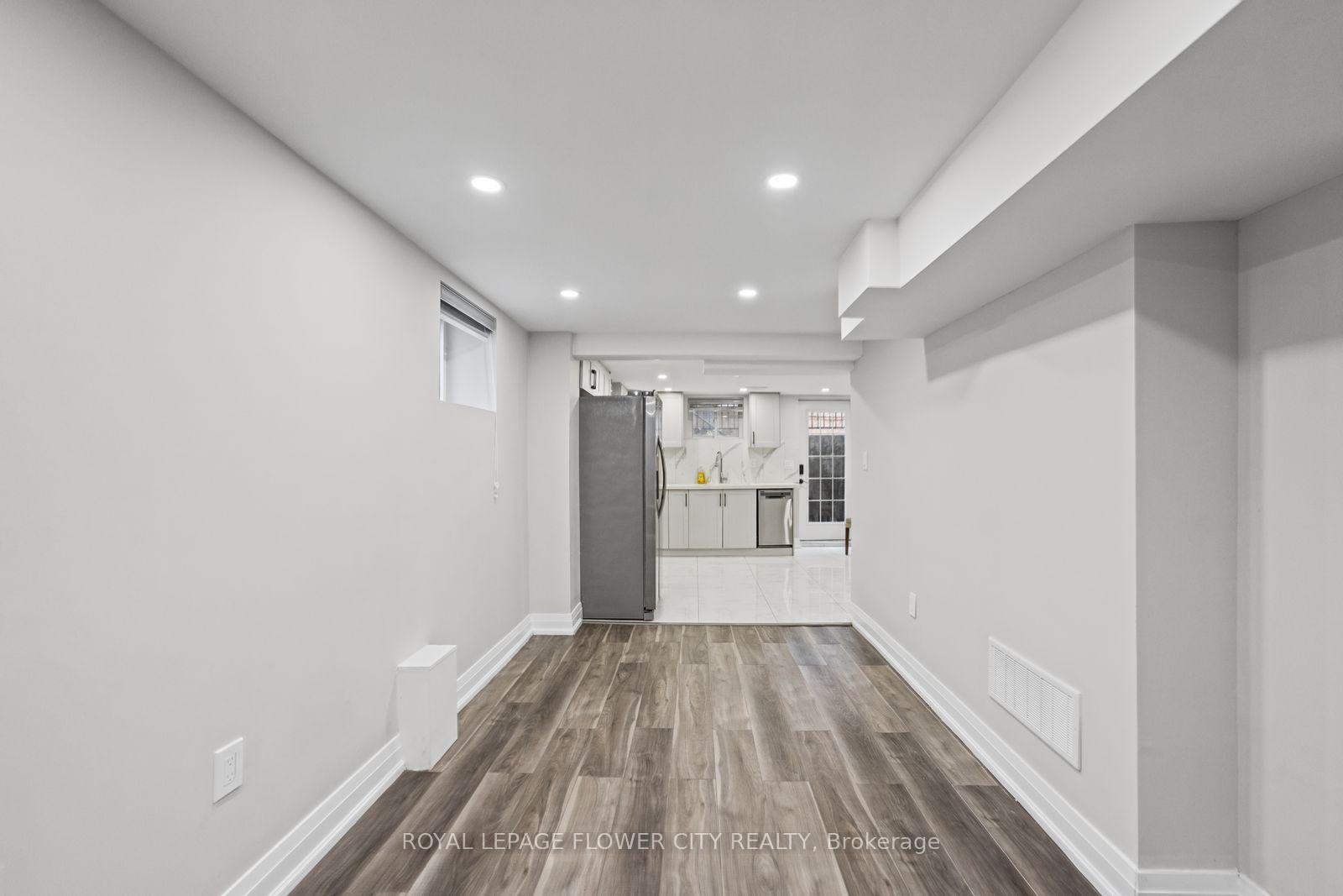 Photo 28 of 1812 Christopher Road, Mississauga, Clarkson — HOMEH