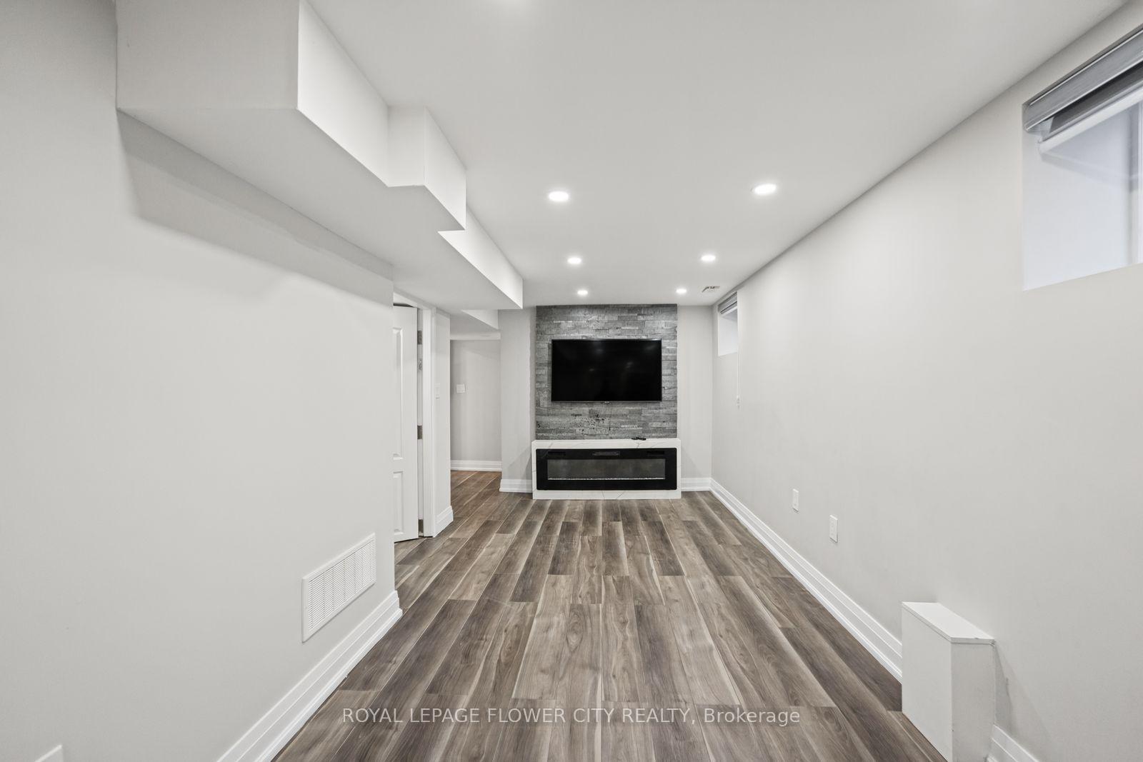Photo 29 of 1812 Christopher Road, Mississauga, Clarkson — HOMEH