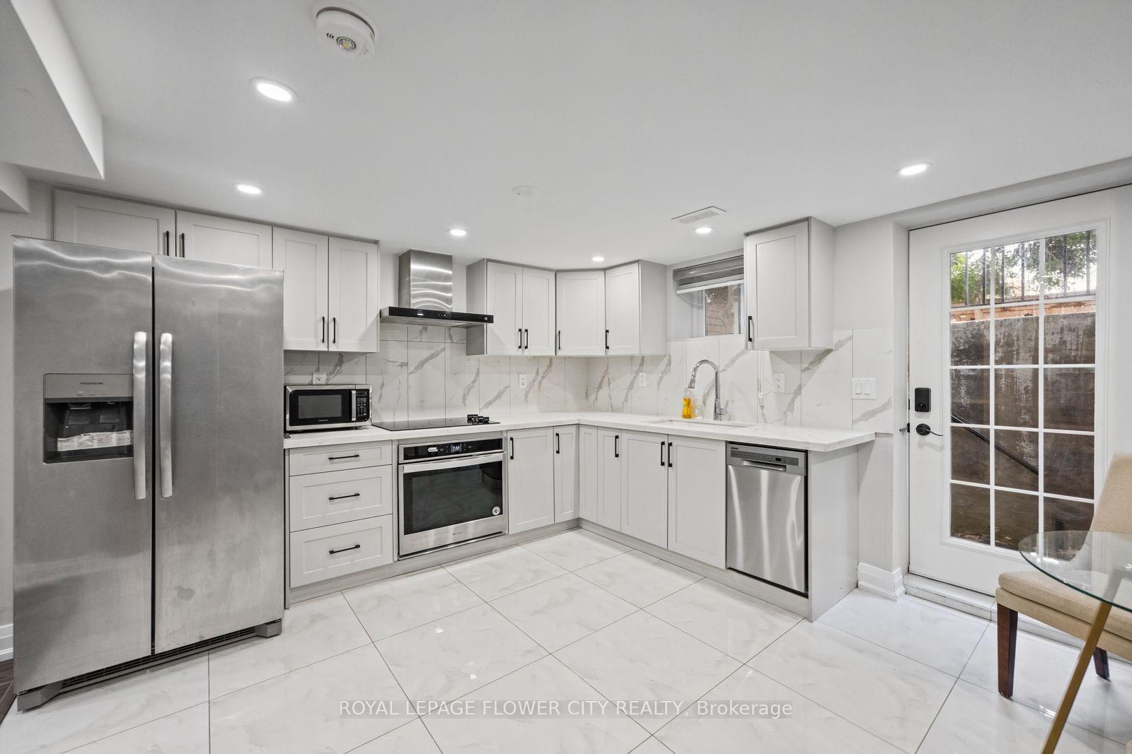 Photo 30 of 1812 Christopher Road, Mississauga, Clarkson — HOMEH