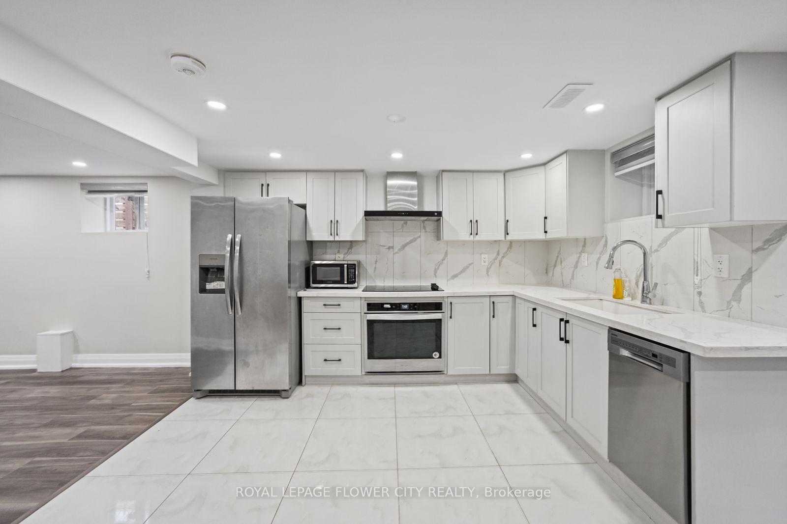 Photo 33 of 1812 Christopher Road, Mississauga, Clarkson — HOMEH