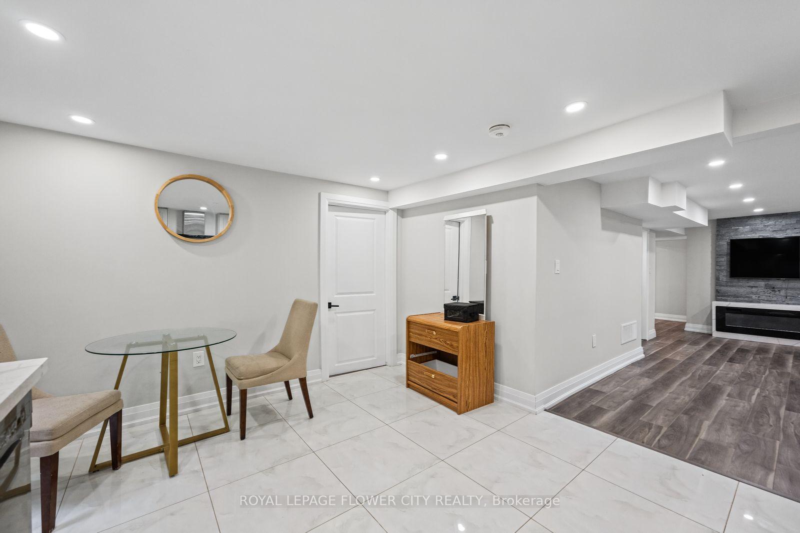 Photo 34 of 1812 Christopher Road, Mississauga, Clarkson — HOMEH