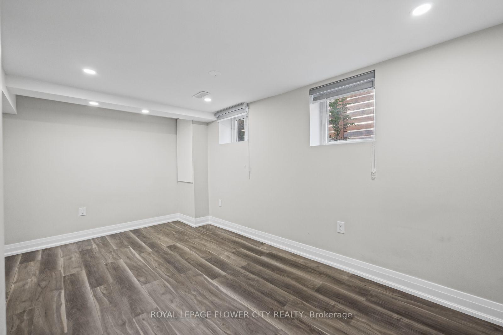 Photo 35 of 1812 Christopher Road, Mississauga, Clarkson — HOMEH