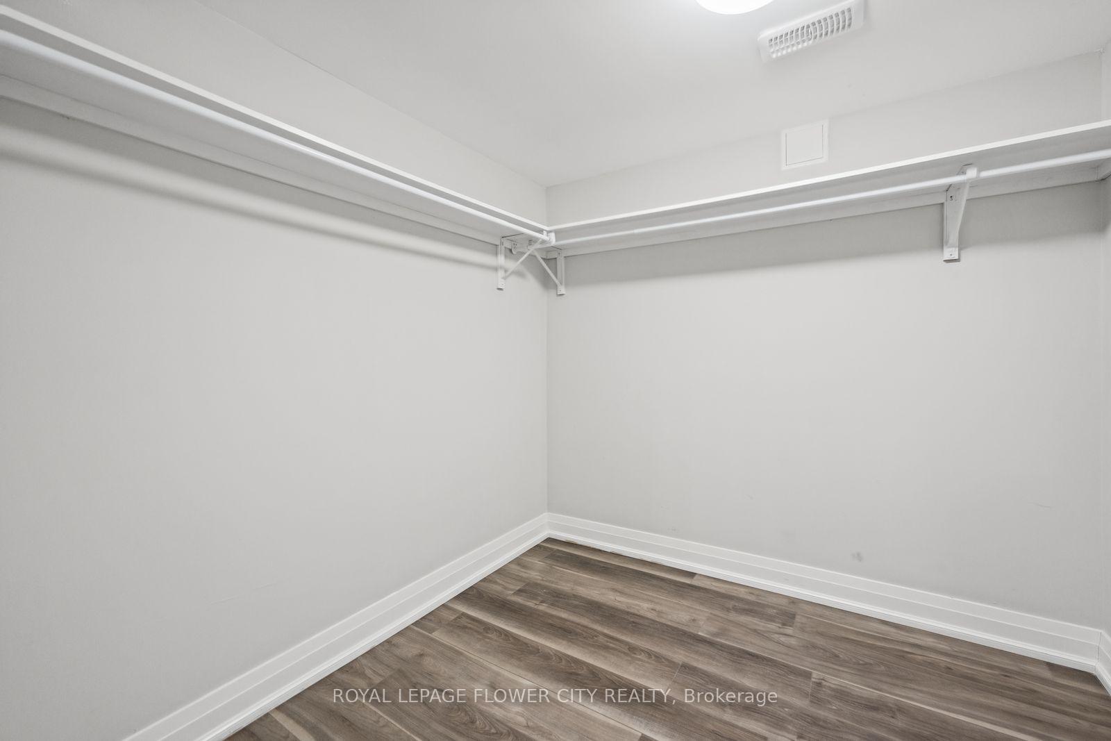 Photo 37 of 1812 Christopher Road, Mississauga, Clarkson — HOMEH