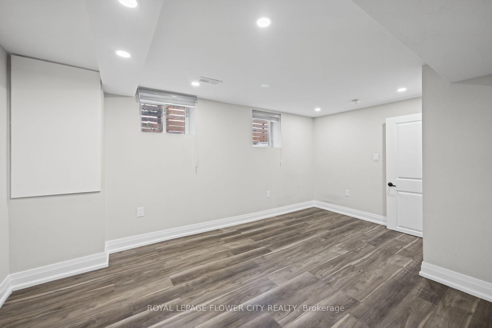 Photo 38 of 1812 Christopher Road, Mississauga, Clarkson — HOMEH