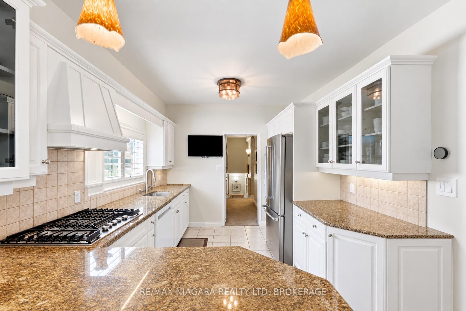 Photo 3 of 18 Dalhousie Avenue, St. Catharines, Port Dalhousie — HOMEH
