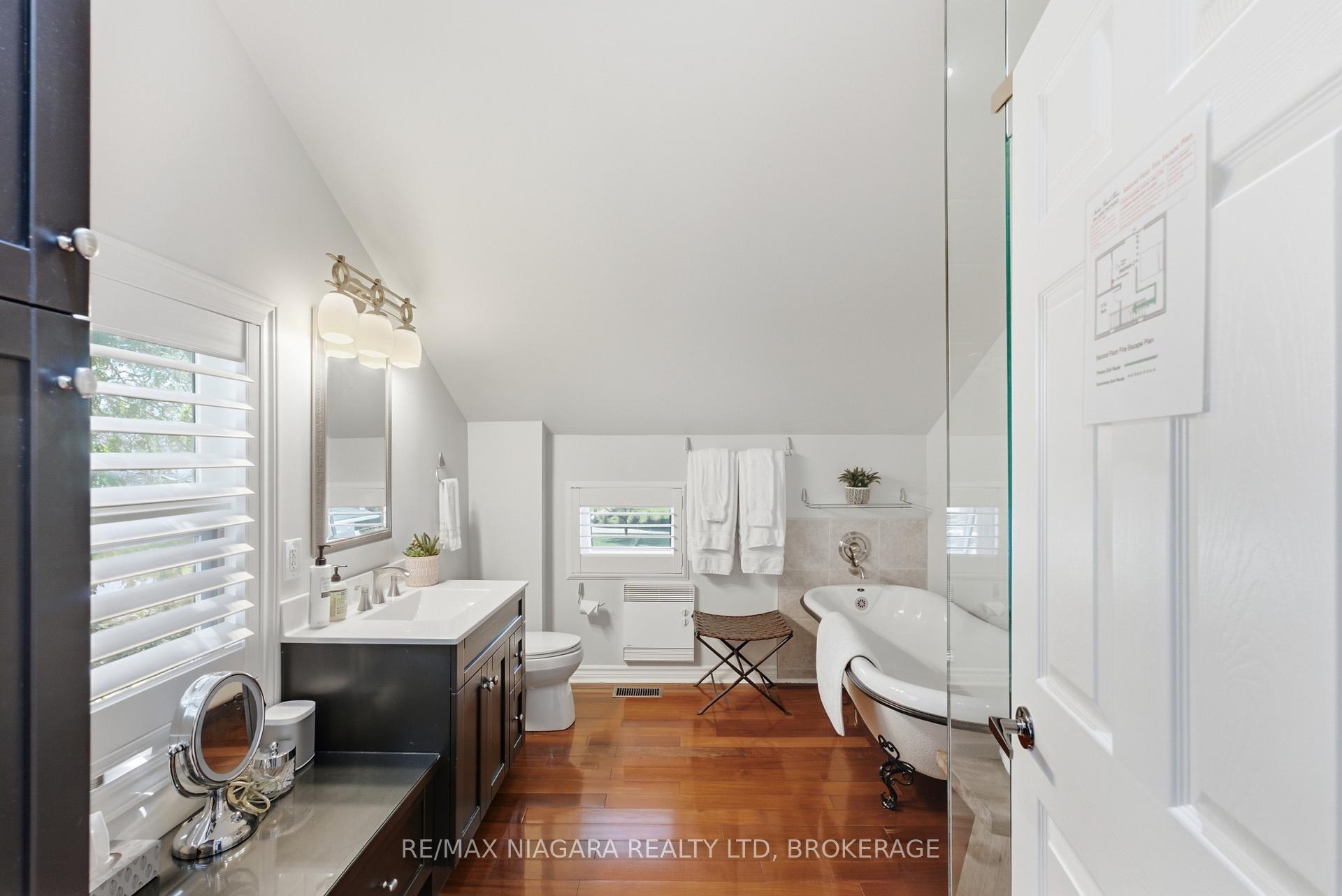 Photo 11 of 18 Dalhousie Avenue, St. Catharines, Port Dalhousie — HOMEH