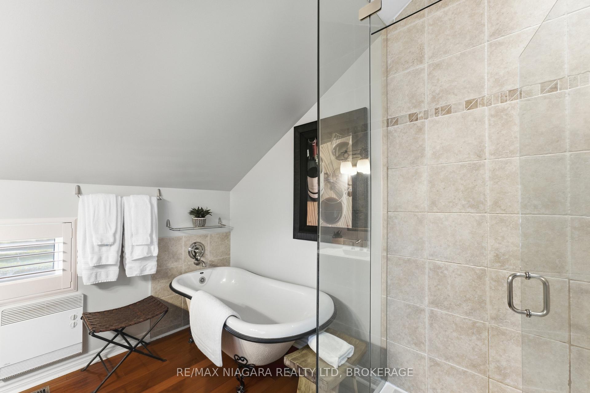 Photo 12 of 18 Dalhousie Avenue, St. Catharines, Port Dalhousie — HOMEH
