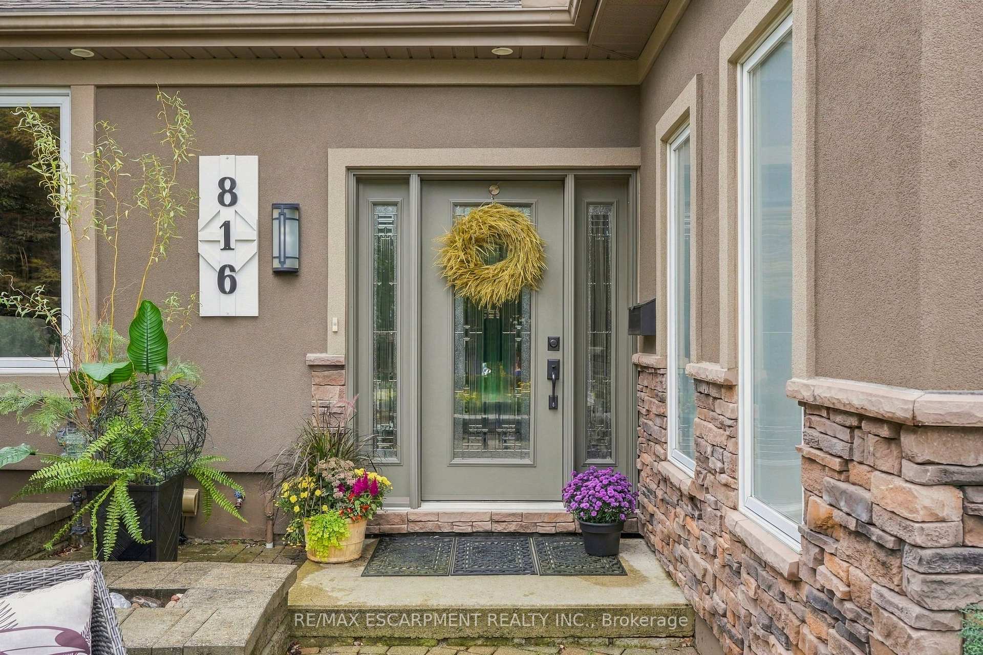 Photo 3 of 816 Alexander Road, Hamilton, Ancaster — HOMEH