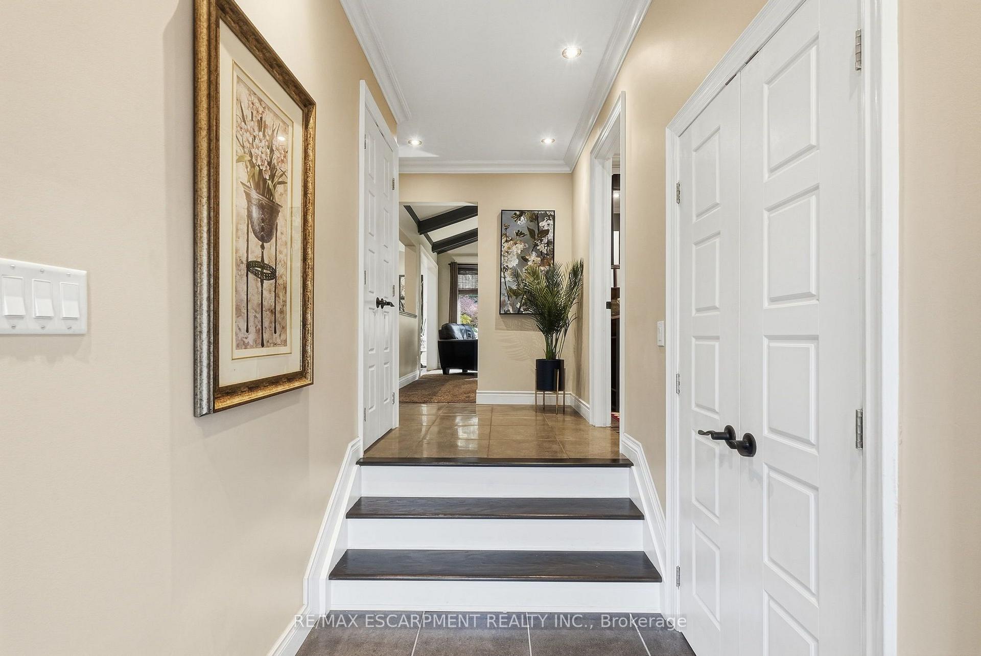 Photo 4 of 816 Alexander Road, Hamilton, Ancaster — HOMEH