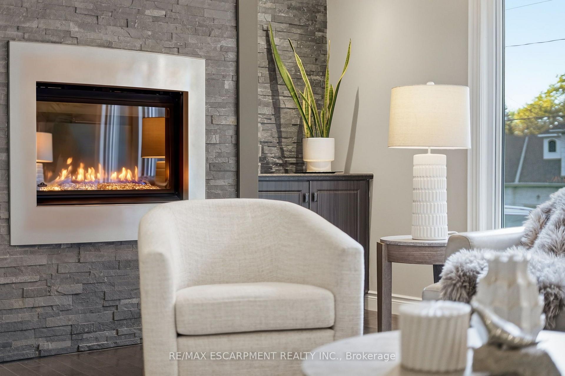 Photo 8 of 816 Alexander Road, Hamilton, Ancaster — HOMEH
