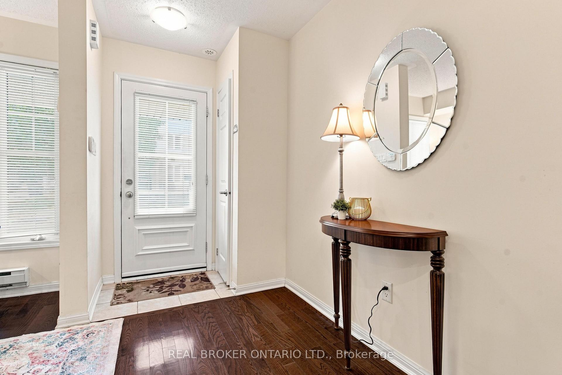 Photo 3 of 8 Ayers Crescent, Scarborough, Clairlea-Birchmount — HOMEH