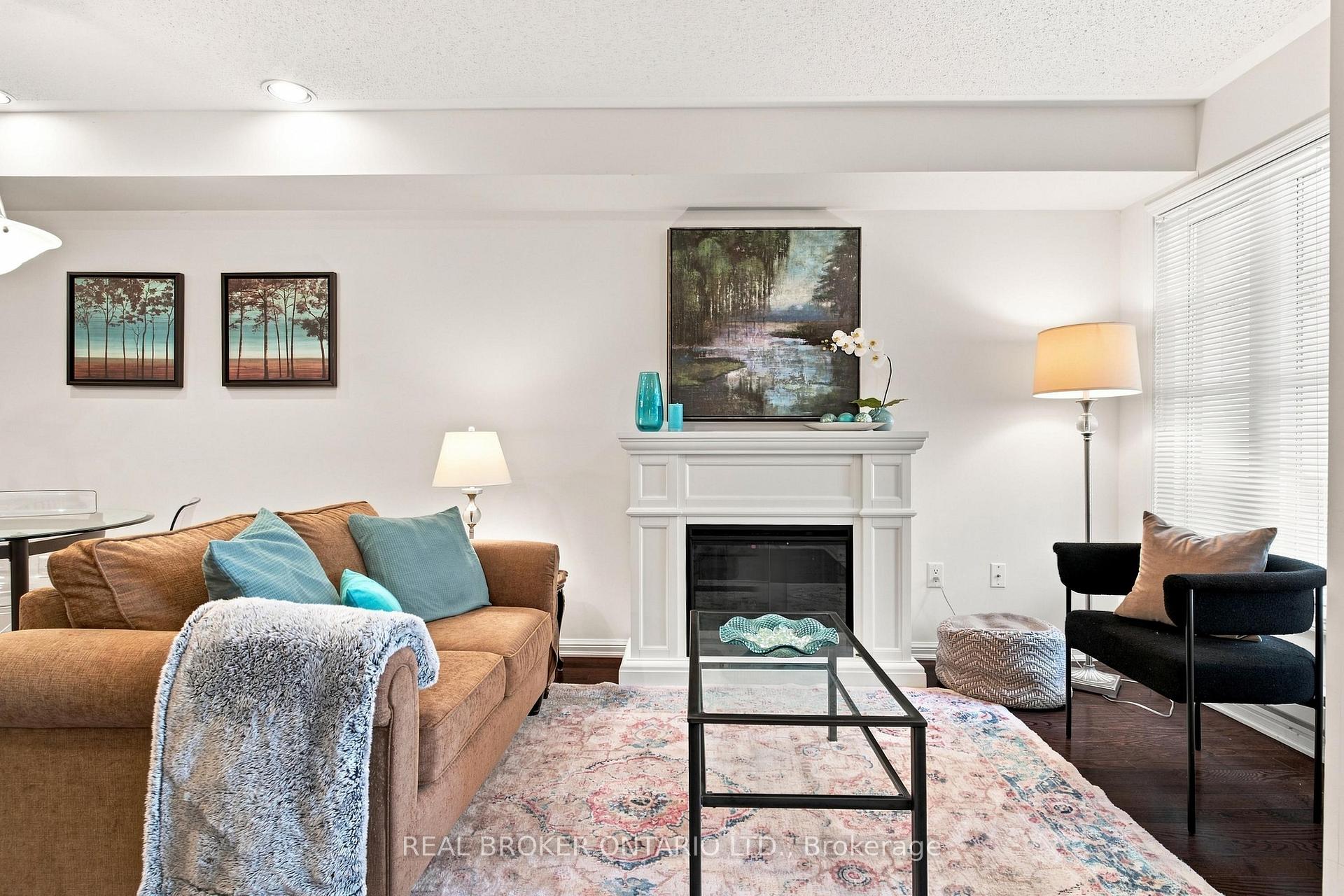 Photo 4 of 8 Ayers Crescent, Scarborough, Clairlea-Birchmount — HOMEH