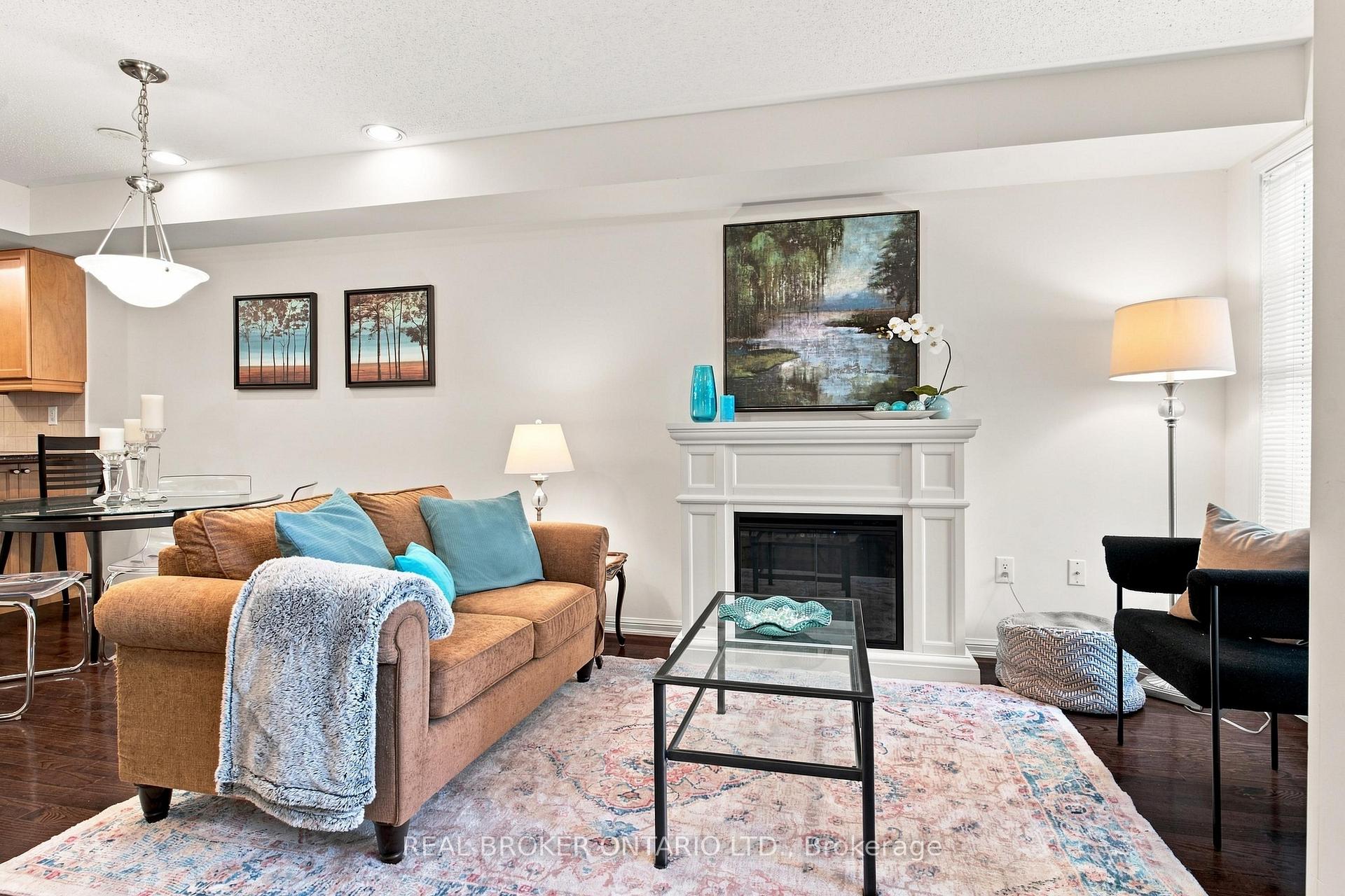 Photo 5 of 8 Ayers Crescent, Scarborough, Clairlea-Birchmount — HOMEH