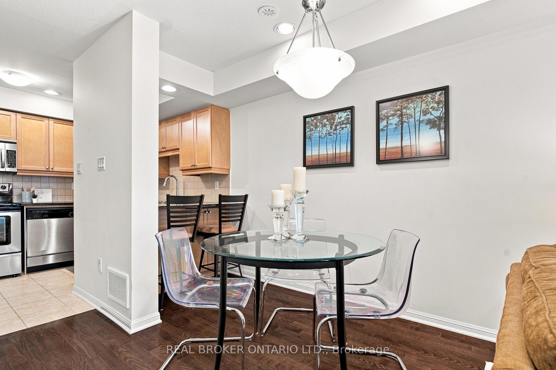 Photo 6 of 8 Ayers Crescent, Scarborough, Clairlea-Birchmount — HOMEH