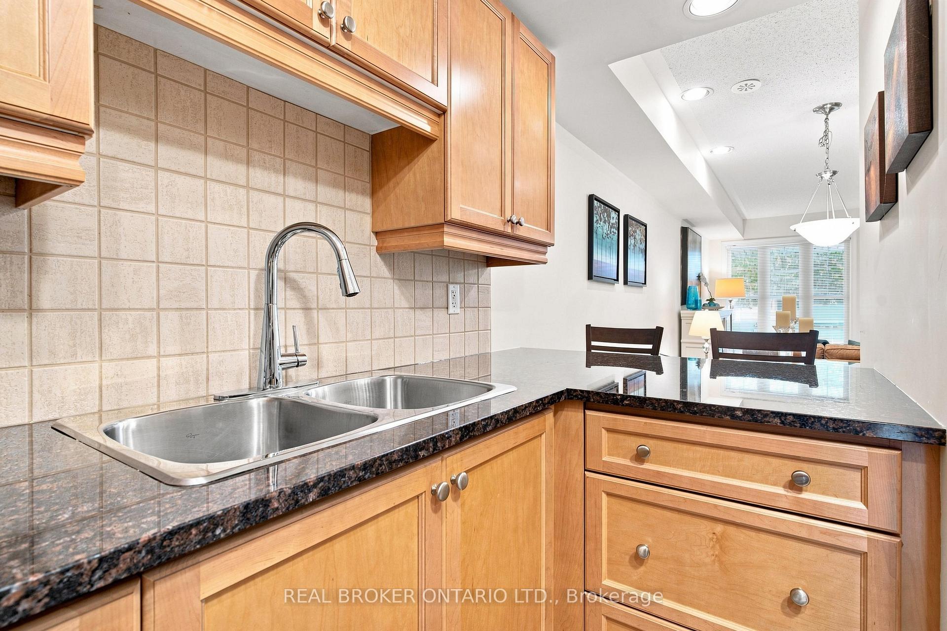 Photo 9 of 8 Ayers Crescent, Scarborough, Clairlea-Birchmount — HOMEH