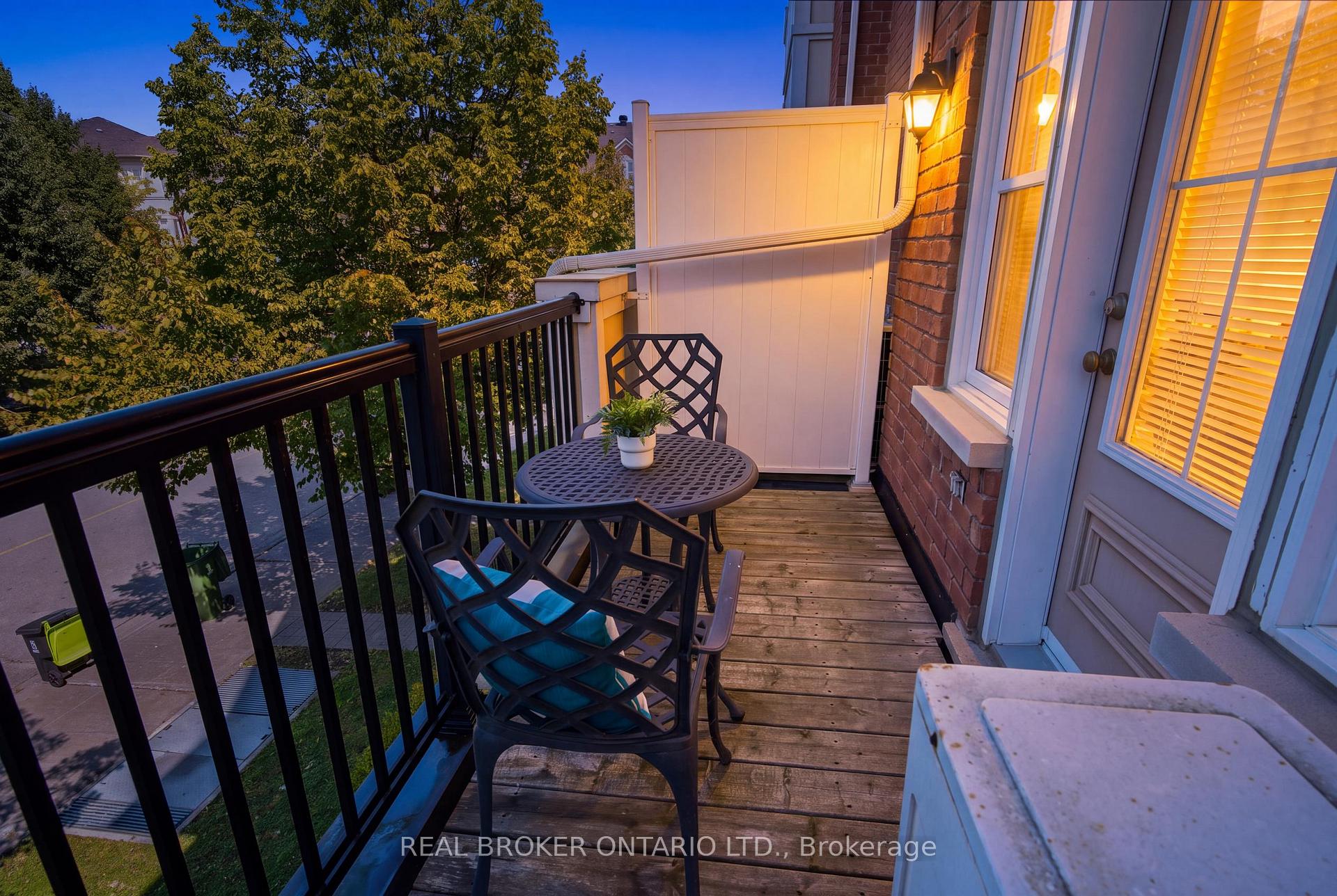 Photo 13 of 8 Ayers Crescent, Scarborough, Clairlea-Birchmount — HOMEH