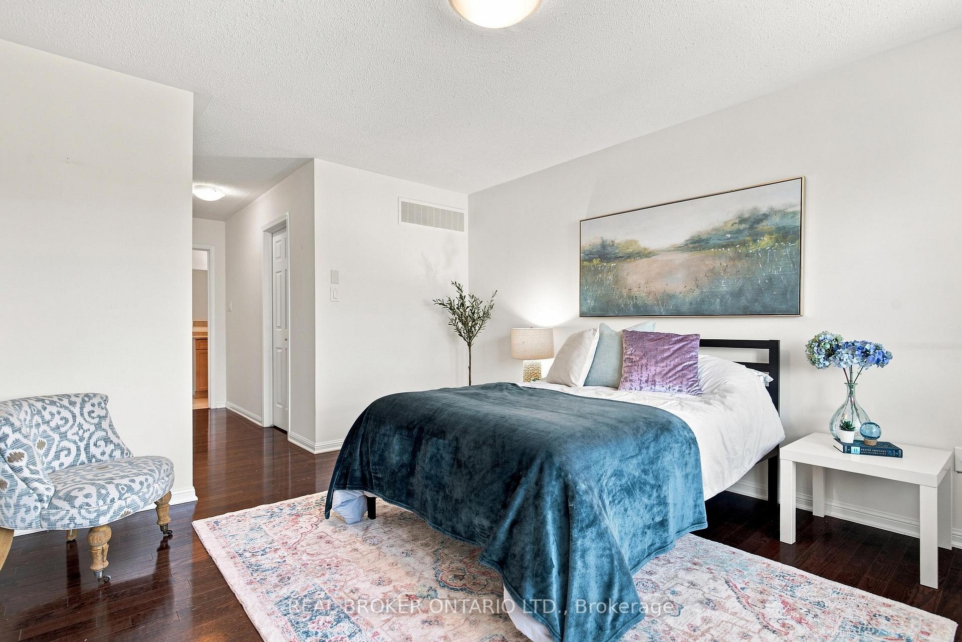 Photo 16 of 8 Ayers Crescent, Scarborough, Clairlea-Birchmount — HOMEH