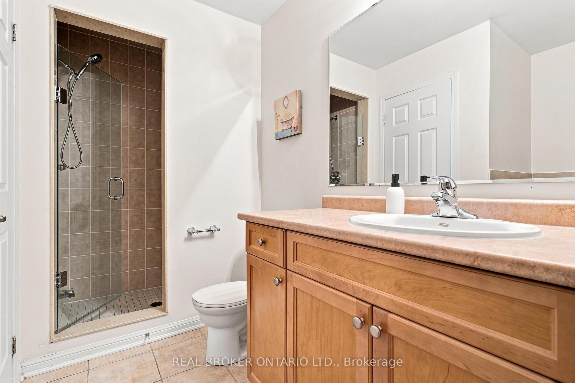 Photo 18 of 8 Ayers Crescent, Scarborough, Clairlea-Birchmount — HOMEH