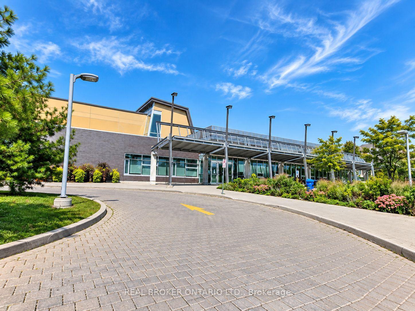 Photo 21 of 8 Ayers Crescent, Scarborough, Clairlea-Birchmount — HOMEH