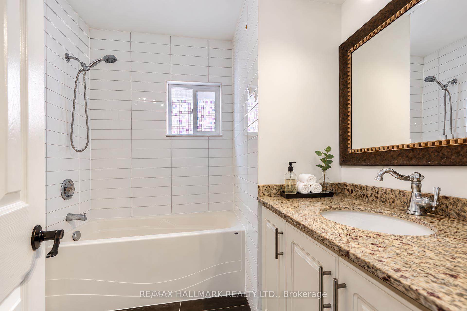Photo 5 of 14 Saunders Road, Scarborough, Guildwood — HOMEH