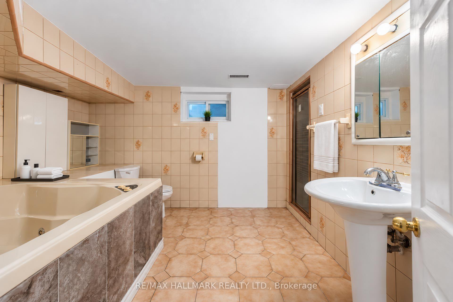 Photo 21 of 14 Saunders Road, Scarborough, Guildwood — HOMEH