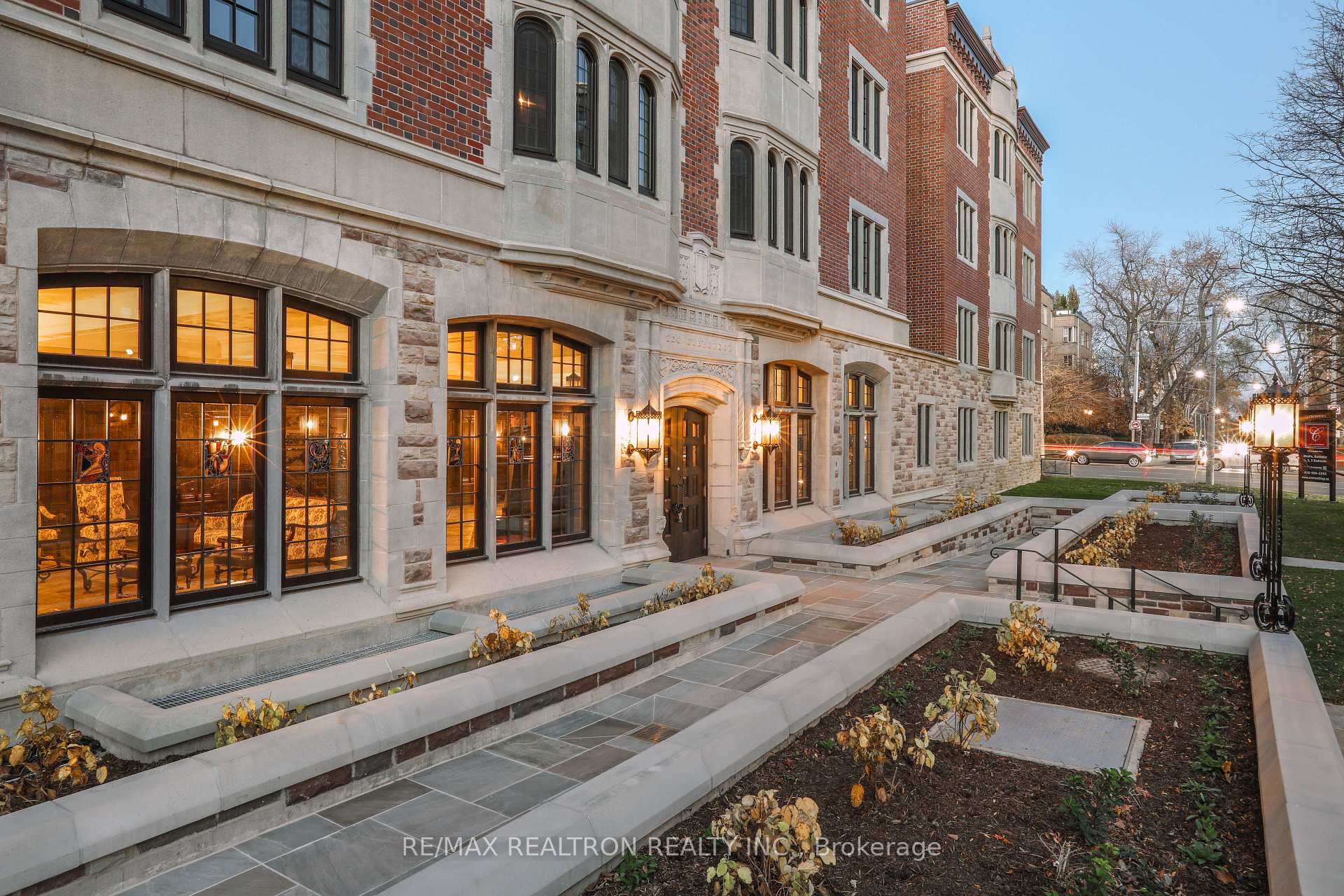 Photo 12 of Unit 106, 2 Clarendon Avenue, Toronto, Casa Loma — HOMEH