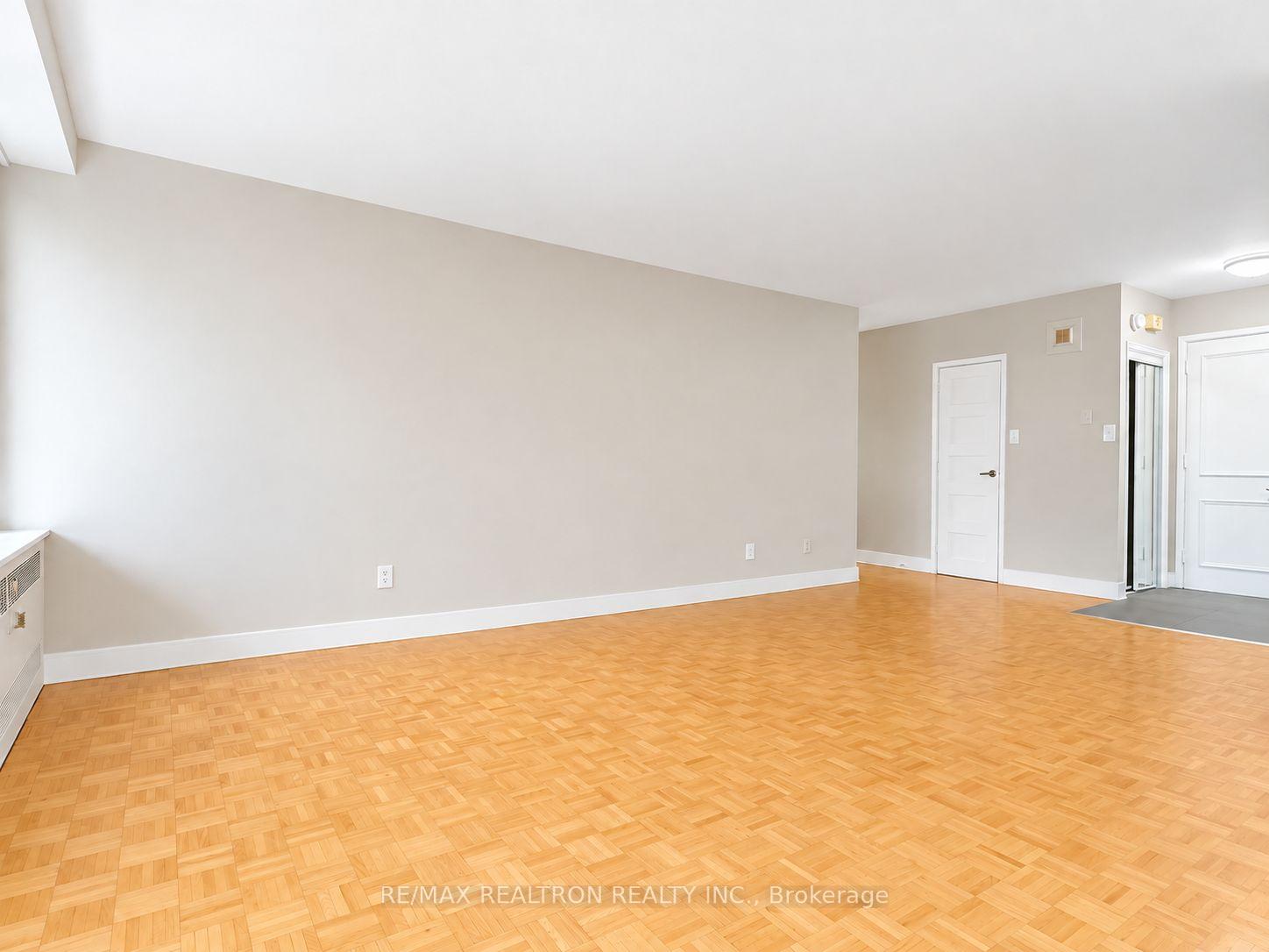 Photo 2 of Unit 202, 10 Shallmar Boulevard, Toronto, Forest Hill North — HOMEH