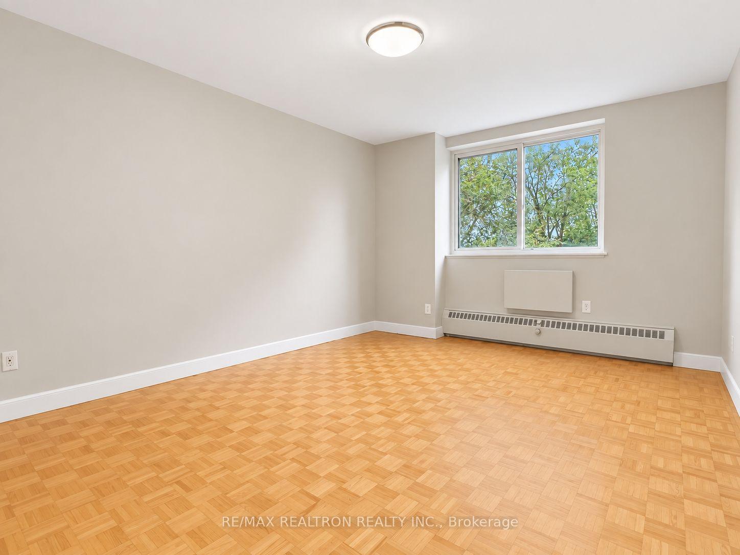 Photo 4 of Unit 202, 10 Shallmar Boulevard, Toronto, Forest Hill North — HOMEH